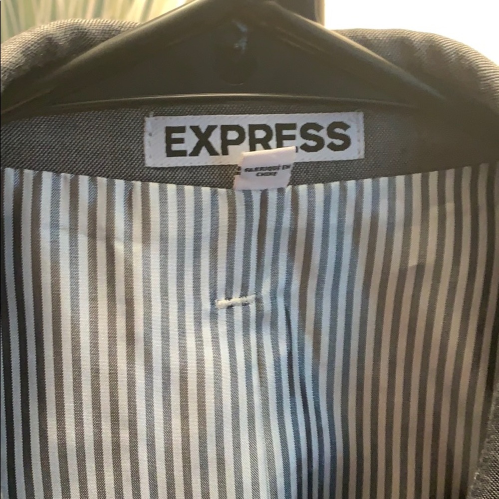 Express Suit - Picture 2 of 7